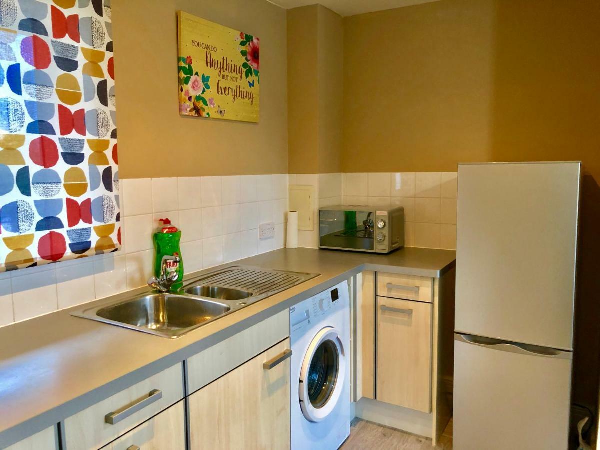 2 Bedrooms Modern Apartment, Lounge, Full Kitchen, Balcony, 5 Minutes Stratford Station 런던 외부 사진