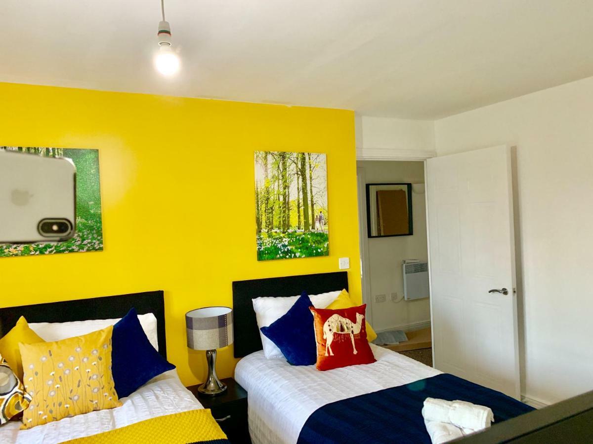 2 Bedrooms Modern Apartment, Lounge, Full Kitchen, Balcony, 5 Minutes Stratford Station 런던 외부 사진