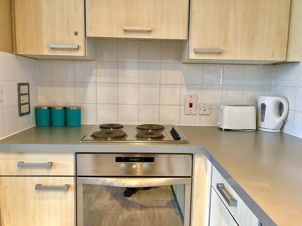 2 Bedrooms Modern Apartment, Lounge, Full Kitchen, Balcony, 5 Minutes Stratford Station 런던 외부 사진