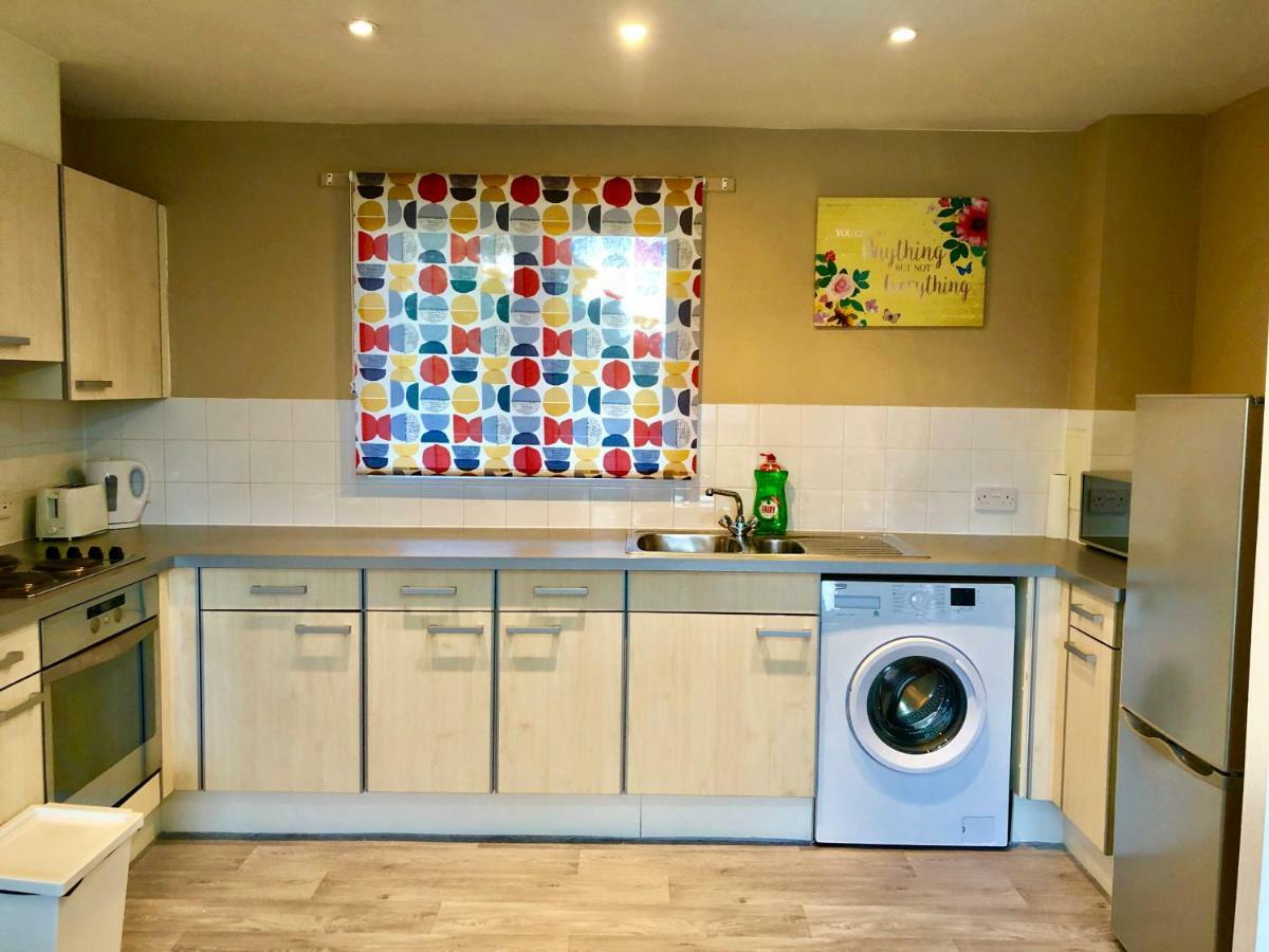 2 Bedrooms Modern Apartment, Lounge, Full Kitchen, Balcony, 5 Minutes Stratford Station 런던 외부 사진