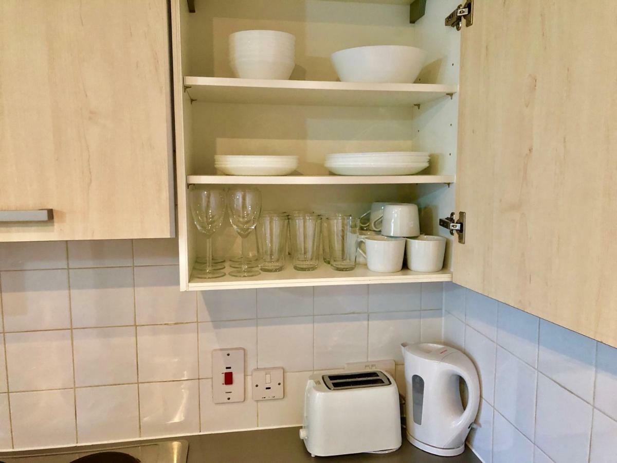 2 Bedrooms Modern Apartment, Lounge, Full Kitchen, Balcony, 5 Minutes Stratford Station 런던 외부 사진