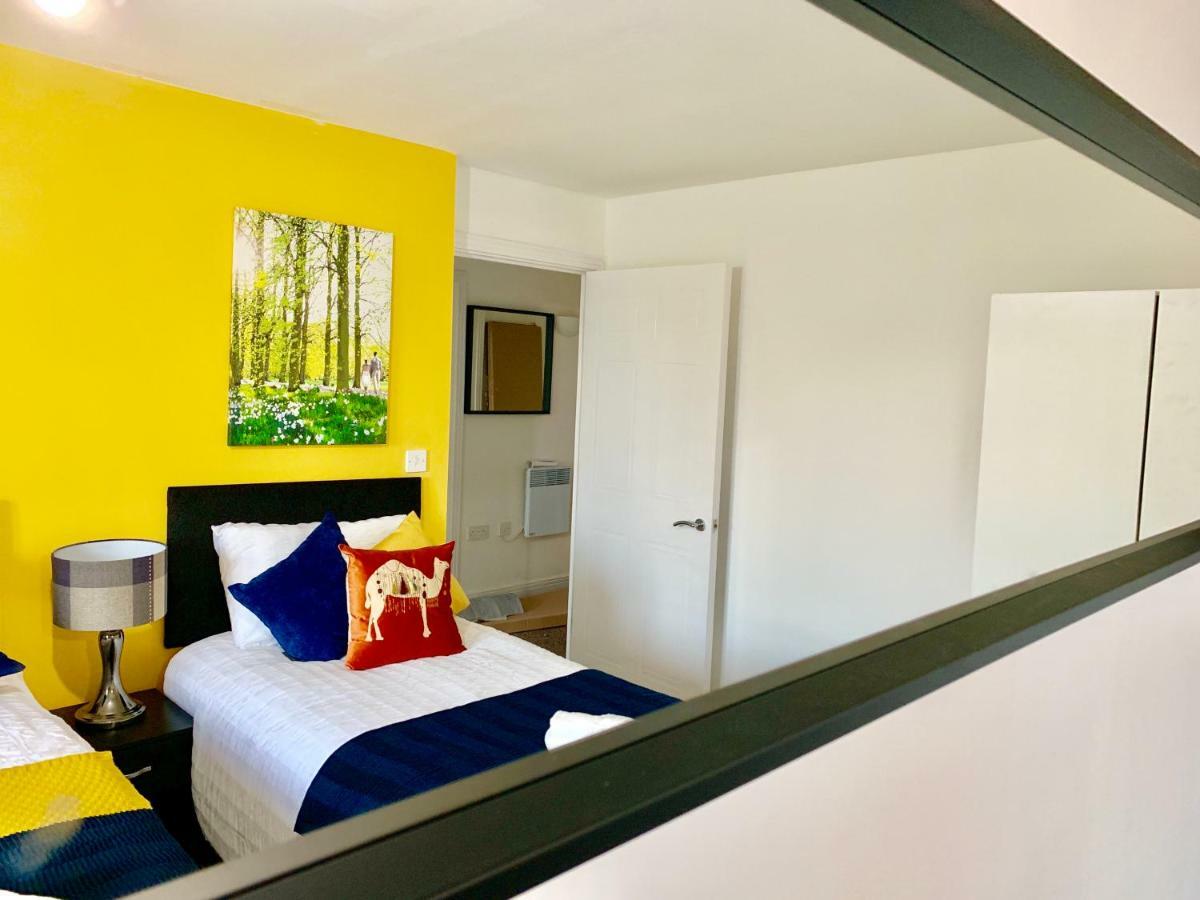 2 Bedrooms Modern Apartment, Lounge, Full Kitchen, Balcony, 5 Minutes Stratford Station 런던 외부 사진
