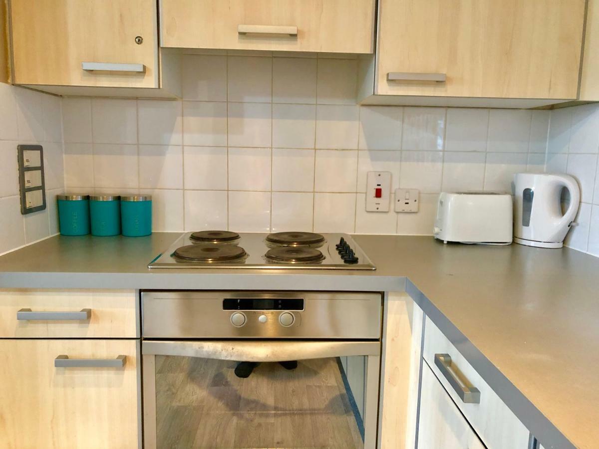 2 Bedrooms Modern Apartment, Lounge, Full Kitchen, Balcony, 5 Minutes Stratford Station 런던 외부 사진