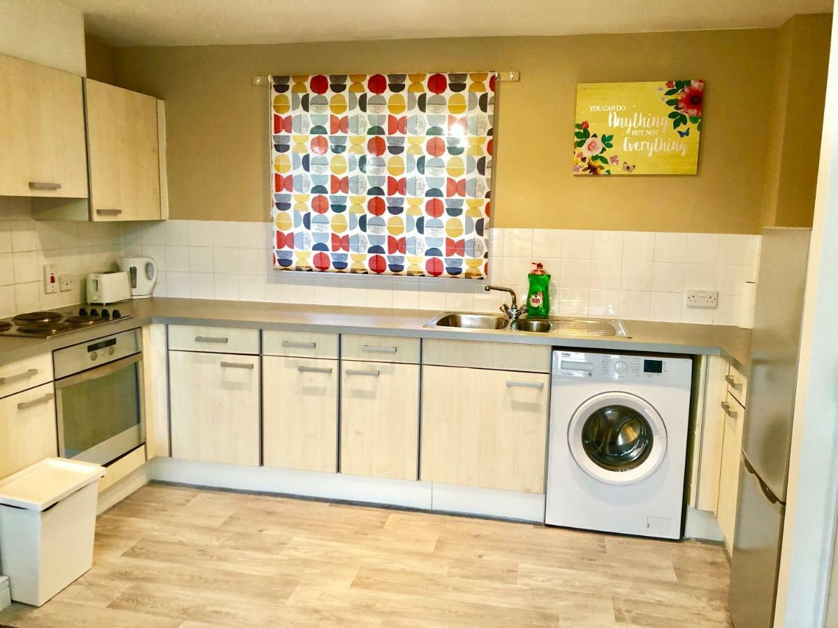 2 Bedrooms Modern Apartment, Lounge, Full Kitchen, Balcony, 5 Minutes Stratford Station 런던 외부 사진
