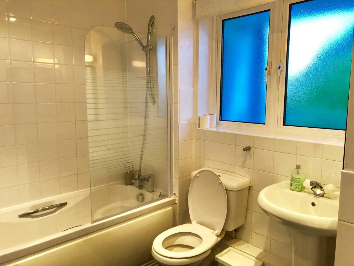 2 Bedrooms Modern Apartment, Lounge, Full Kitchen, Balcony, 5 Minutes Stratford Station 런던 외부 사진