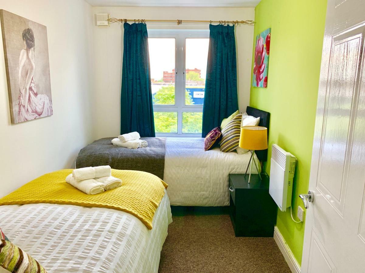 2 Bedrooms Modern Apartment, Lounge, Full Kitchen, Balcony, 5 Minutes Stratford Station 런던 외부 사진