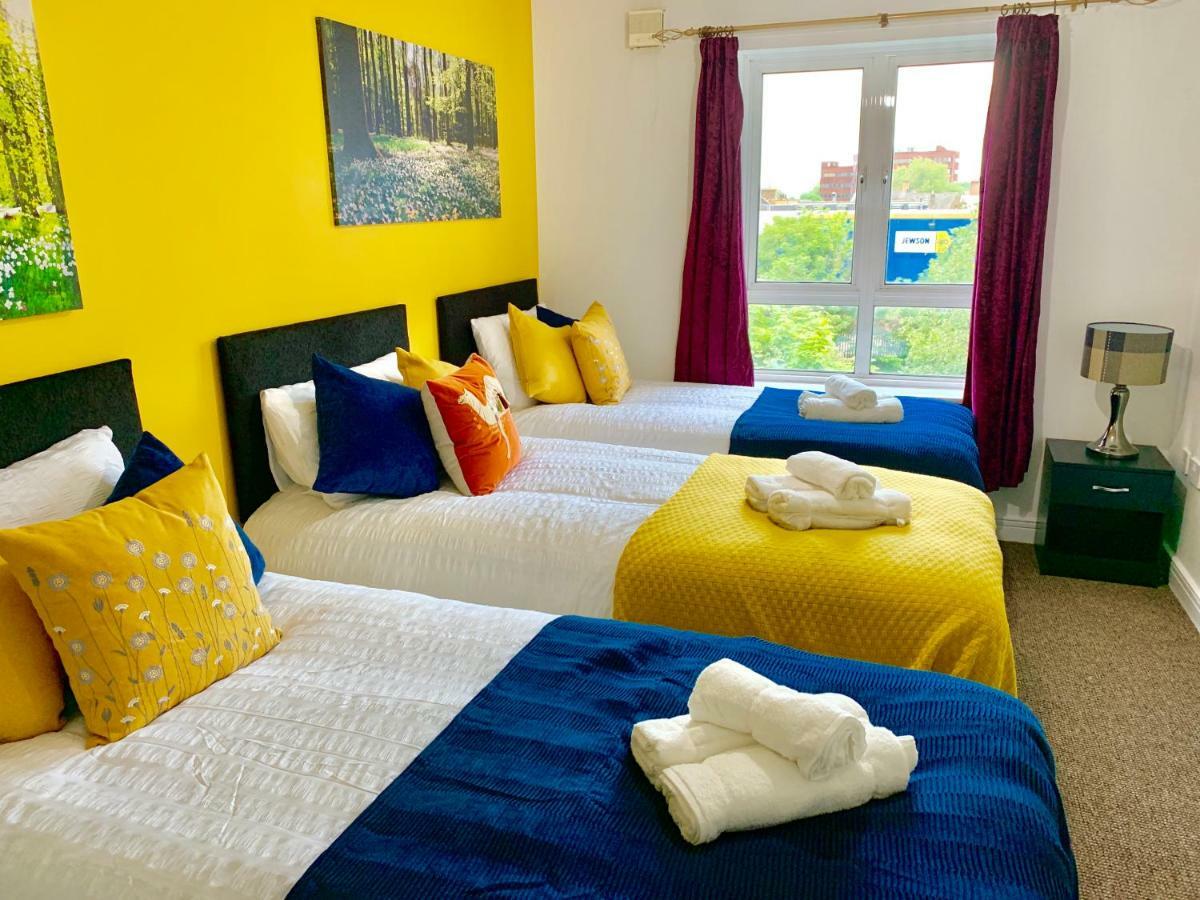 2 Bedrooms Modern Apartment, Lounge, Full Kitchen, Balcony, 5 Minutes Stratford Station 런던 외부 사진