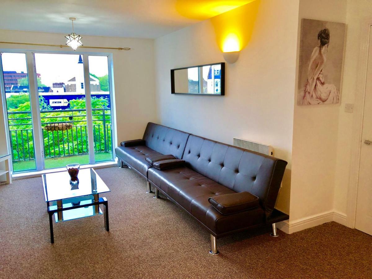 2 Bedrooms Modern Apartment, Lounge, Full Kitchen, Balcony, 5 Minutes Stratford Station 런던 외부 사진