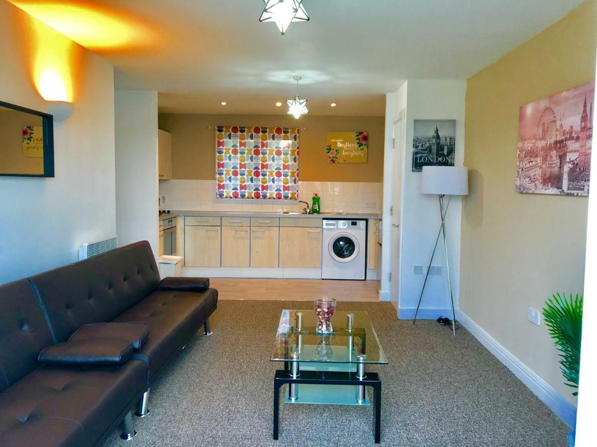 2 Bedrooms Modern Apartment, Lounge, Full Kitchen, Balcony, 5 Minutes Stratford Station 런던 외부 사진