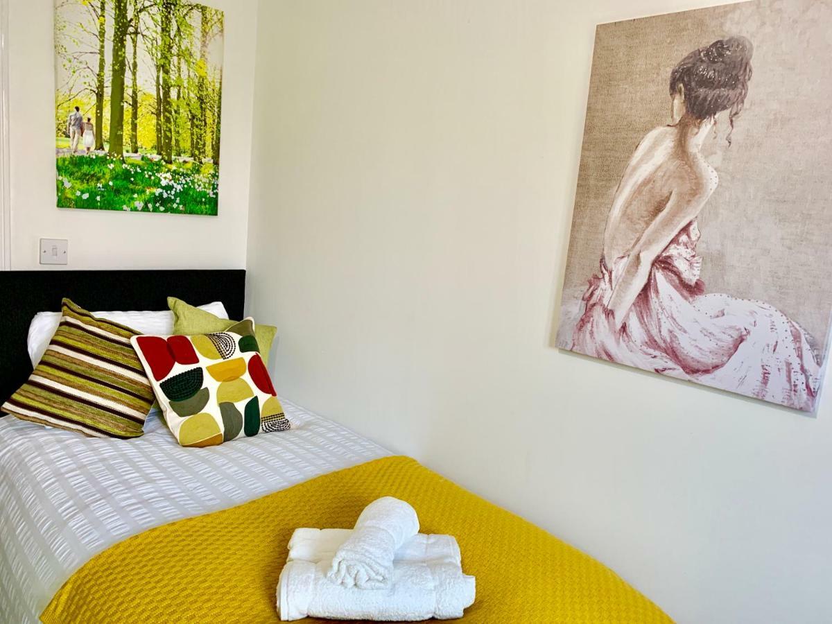 2 Bedrooms Modern Apartment, Lounge, Full Kitchen, Balcony, 5 Minutes Stratford Station 런던 외부 사진