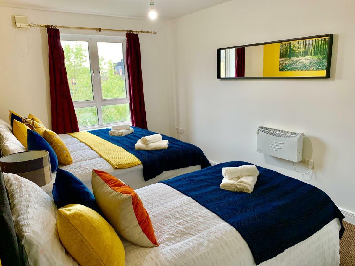 2 Bedrooms Modern Apartment, Lounge, Full Kitchen, Balcony, 5 Minutes Stratford Station 런던 외부 사진