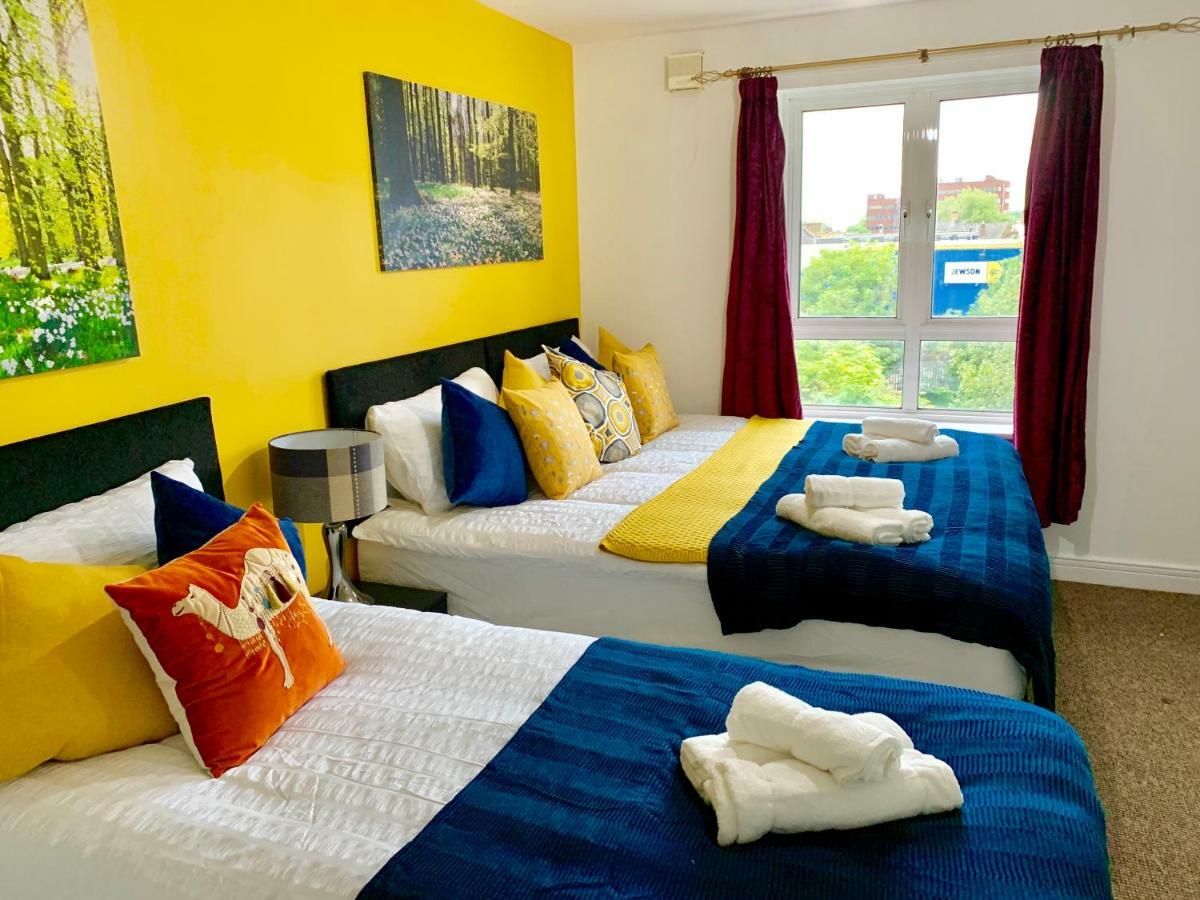2 Bedrooms Modern Apartment, Lounge, Full Kitchen, Balcony, 5 Minutes Stratford Station 런던 외부 사진